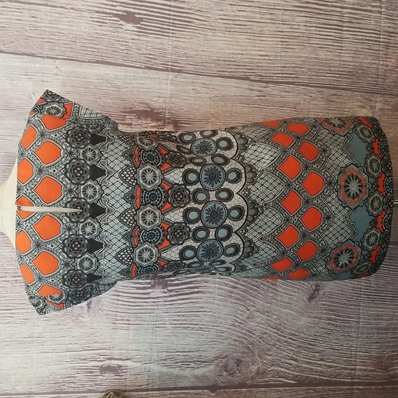 *LAST CHANCE ITEM!* Banana Republic Medallion Shift Dress Size 4 - Picture 3 of 6